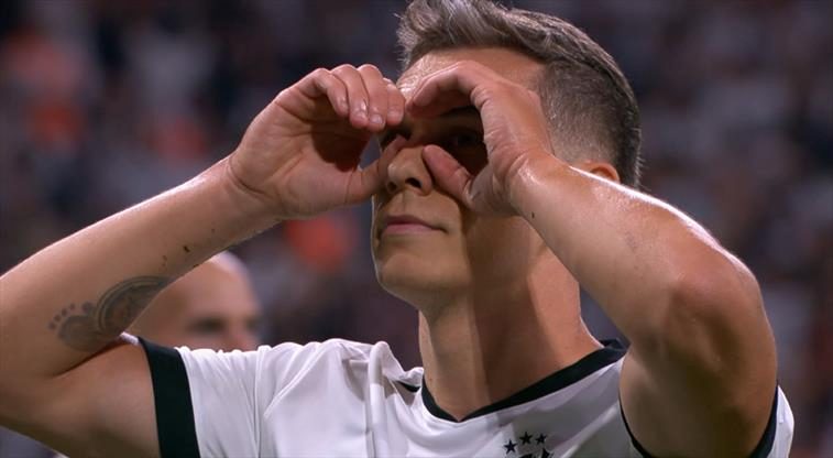 Trossard, Beşiktaş formasıyla ilk golünü attı, klasik sevincini yaptı 1 trossard besiktas formasiyla ilk golunu atti klasik sevincini yapti