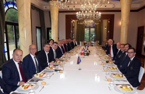 Türkiye - İtalya Resmi Maç Yemeği Düzenlendi 3 turkiye italya resmi mac yemegi duzenlendi 1 YmwN2679