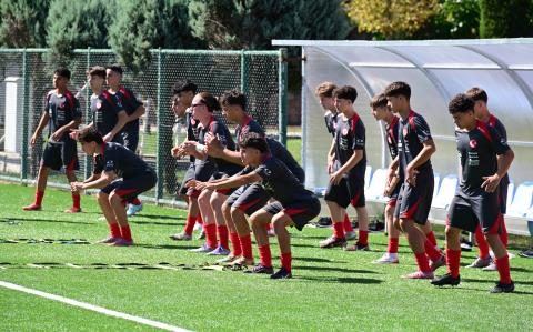 U15 Ulusal Takımımız, UEFA Gelişim Turnuvası Hazırlıklarına Riva'da Başladı 5 u15 ulusal takimimiz uefa gelisim turnuvasi hazirliklarina rivada basladi 3 VP8wlZdS