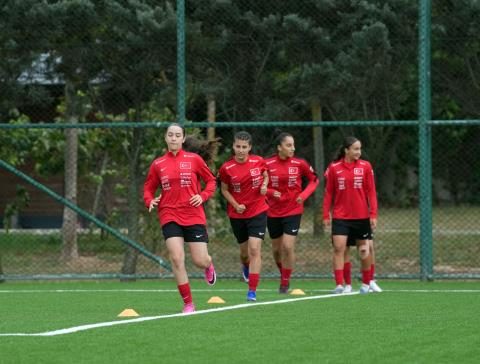 U17 Kız Ulusal Kadrosu'nun Hazırlık Kampı Devam Ediyor 7 u17 kiz ulusal kadrosunun hazirlik kampi devam ediyor 5 uAHeLp58