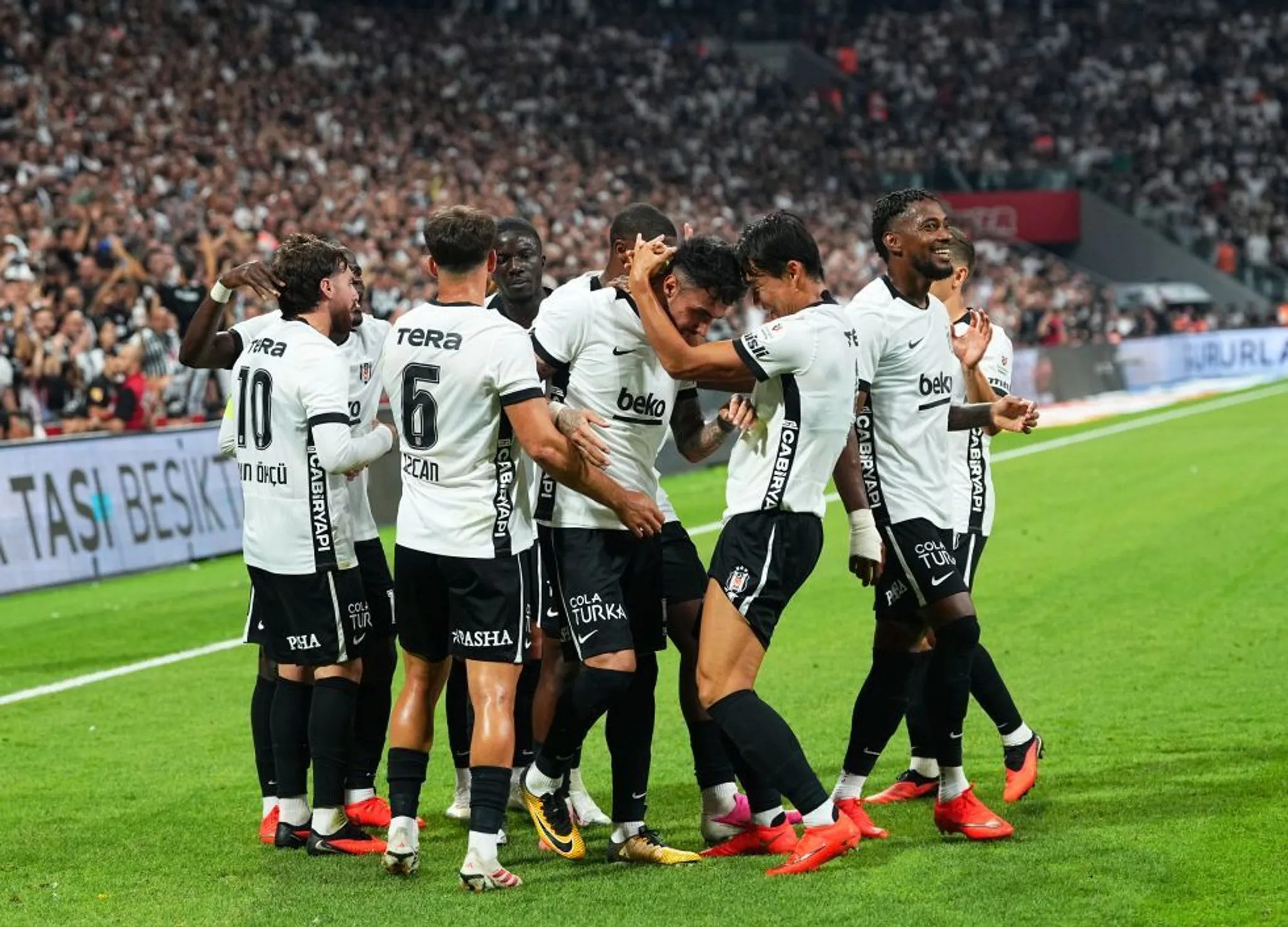 usta yazarlar super ligde geride kalan 5 haftayi yorumladi besiktas galatasaray yarisina donebilir 0 lCgetT19