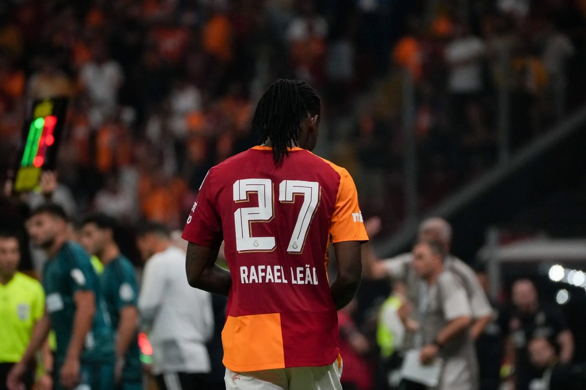 usta yazarlar super ligde geride kalan 5 haftayi yorumladi besiktas galatasaray yarisina donebilir 5 Cd8kszug