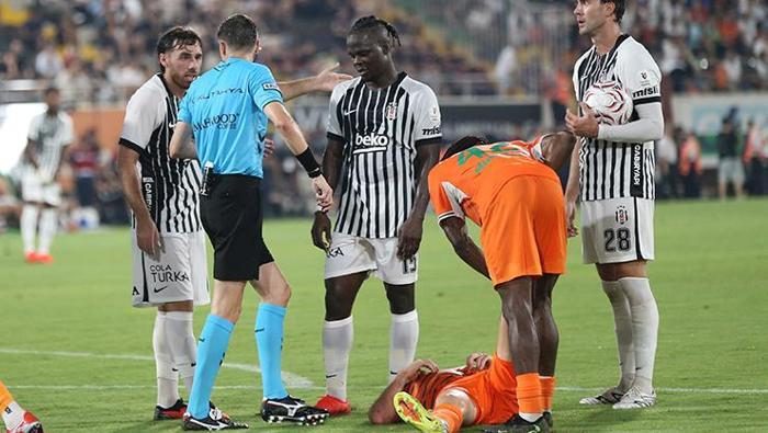 'Vasat bir hakem performansı' Süper Lig'de 2.haftanın hakem raporu! 'Maçın gidişatını direkt etkiledi' 13 vasat bir hakem performansi super ligde 2haftanin hakem raporu macin gidisatini direkt etkiledi 11 bzpdOg2a