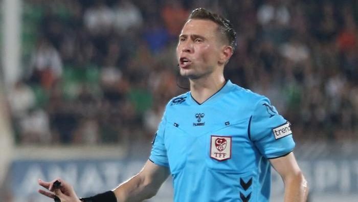 'Vasat bir hakem performansı' Süper Lig'de 2.haftanın hakem raporu! 'Maçın gidişatını direkt etkiledi' 16 vasat bir hakem performansi super ligde 2haftanin hakem raporu macin gidisatini direkt etkiledi 14 CVTmGGe8