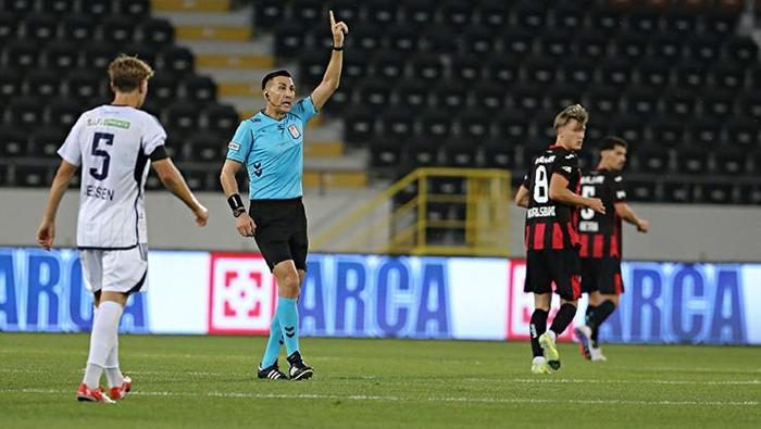 'Vasat bir hakem performansı' Süper Lig'de 2.haftanın hakem raporu! 'Maçın gidişatını direkt etkiledi' 19 vasat bir hakem performansi super ligde 2haftanin hakem raporu macin gidisatini direkt etkiledi 17 MC18TIWk