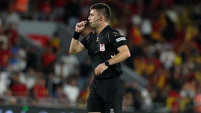 'Vasat bir hakem performansı' Süper Lig'de 2.haftanın hakem raporu! 'Maçın gidişatını direkt etkiledi' 22 vasat bir hakem performansi super ligde 2haftanin hakem raporu macin gidisatini direkt etkiledi 20 WuJjsh12