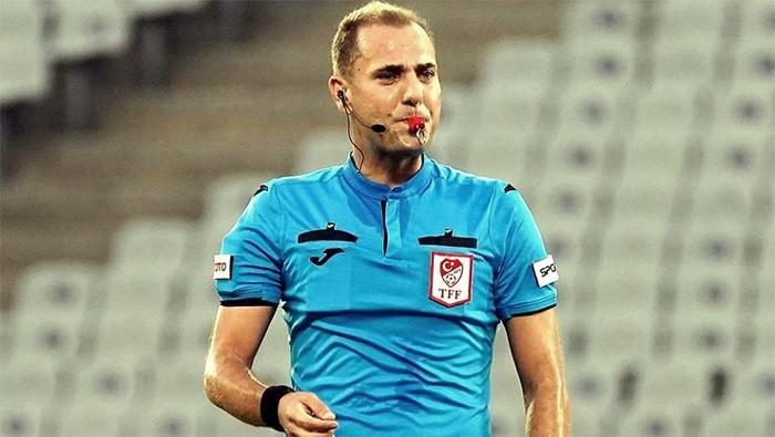 'Vasat bir hakem performansı' Süper Lig'de 2.haftanın hakem raporu! 'Maçın gidişatını direkt etkiledi' 5 vasat bir hakem performansi super ligde 2haftanin hakem raporu macin gidisatini direkt etkiledi 3 TkgtCfMd