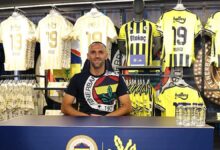 vedat muriqi imza gununde fenerbahceli taraftarlarla bulustu bOKDBcfO