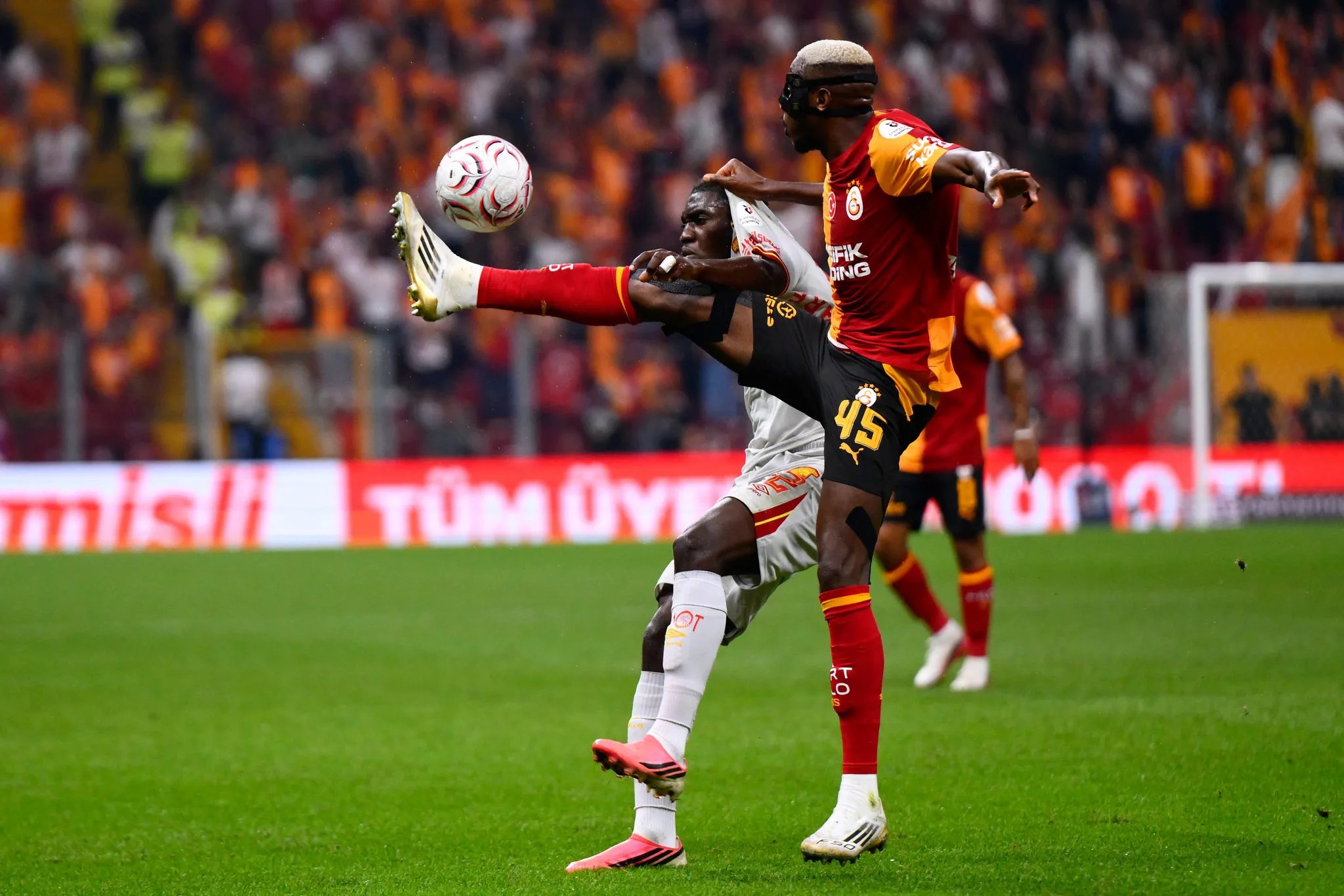victor osimhen icin psg sesleri fransiz gazeteci transferin perde arkasini acikladi 5 zyEu8F7a