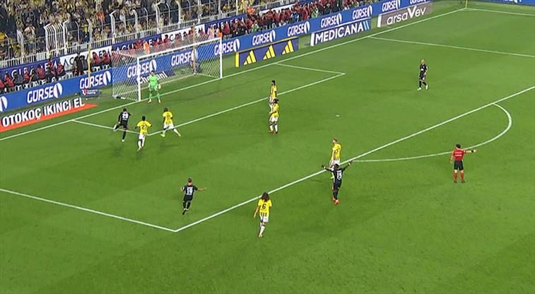 Vlahovic topu ağlara gönderdi, öncesinde faul düdüğü çaldı 1 vlahovic topu aglara gonderdi oncesinde faul dudugu caldi y1Osn1vs