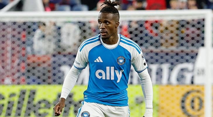 wilfried zaha surprizi geri donmek icin kendisini onerdi
