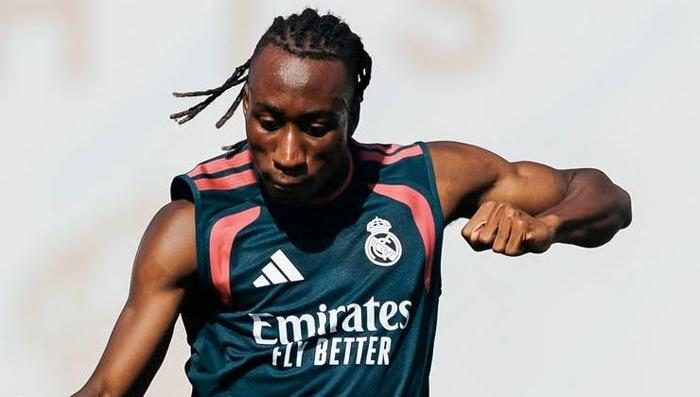 Yan Diomande: 'Jose Mourinho benimle konuşmak için sabah saat beşte kalktı!' 4 yan diomande jose mourinho benimle konusmak icin sabah saat beste kalkti 2 3yKns3Bj