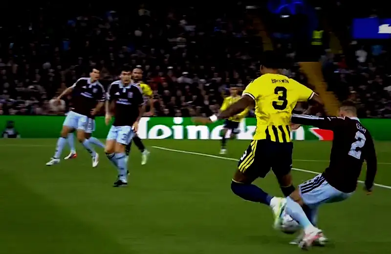 Archie Brown yerde kaldı Fenerbahçe penaltı bekledi! İşte o konum 2 archie brown yerde kaldi fenerbahce penalti bekledi iste o konum 0 UbEpMLpb