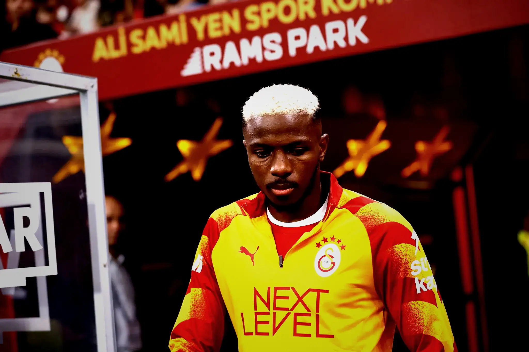 Barcelona maçı sonrası Galatasaray'da şok Osimhen gelişmesi: Listeden çıkarıldı! 4 barcelona maci sonrasi galatasarayda sok osimhen gelismesi listeden cikarildi 2 PmCt1UZj