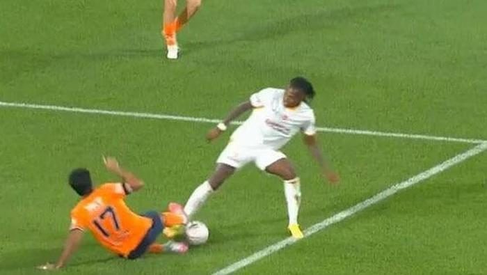 Başakşehir'in Galatasaray maçında kazandığı penaltı hakikat mu? Trio yorumladı: 'Kabul edemiyorum' 8 basaksehirin galatasaray macinda kazandigi penalti hakikat mu trio yorumladi kabul edemiyorum 6 Z5DSOH6q