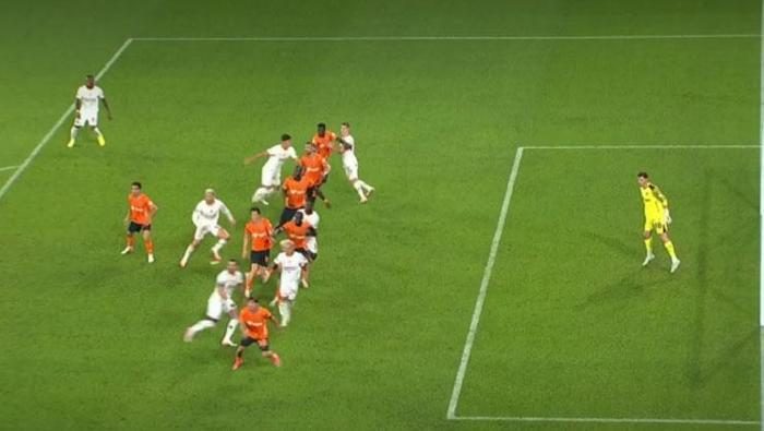 Başakşehir'in Galatasaray maçında kazandığı penaltı hakikat mu? Trio yorumladı: 'Kabul edemiyorum' 9 basaksehirin galatasaray macinda kazandigi penalti hakikat mu trio yorumladi kabul edemiyorum 7 fV2NGBCi
