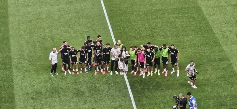 Beşiktaş-Eyüpspor maçı öncesi Necip Uysal'a veda töreni düzenlendi! 3 besiktas eyupspor maci oncesi necip uysala veda toreni duzenlendi 1 UyEiZwQN