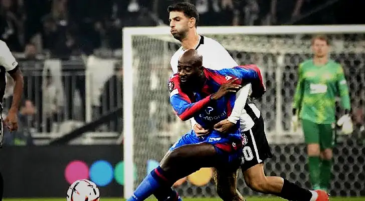 Beşiktaş kritik maçta 10 kişi kaldı! 1 besiktas kritik macta 10 kisi kaldi bDCXPPT1