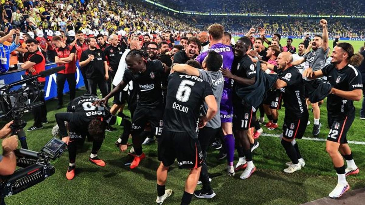 besiktasta bekler gosteri yapiyor isJmzPbp
