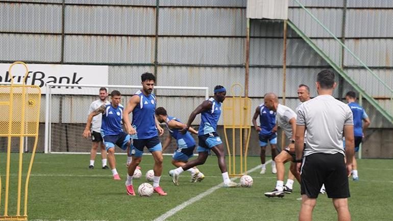 Çaykur Rizesporlu Emrecan Bulut 'Bizim kalitemizde çok az kadro var' 2 caykur rizesporlu emrecan bulut bizim kalitemizde cok az kadro var 0 YlzsvsrA