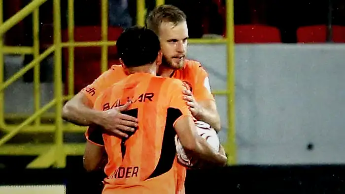 Cengiz Ünder, Çorum FK'da yine doğdu! Harikulade frikik golüyle galibiyetin mimarı oldu 6 cengiz under corum fkda yine dogdu harikulade frikik goluyle galibiyetin mimari oldu 4 SsVes86X