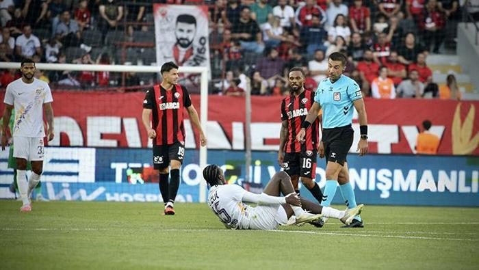 'Çok büyük bir hakem hatası' 4'üncü haftanın hakem raporu ortaya çıktı! Fenerbahçe-Beşiktaş derbisinde 18 cok buyuk bir hakem hatasi 4uncu haftanin hakem raporu ortaya cikti fenerbahce besiktas derbisinde 16 K7bQYh5h