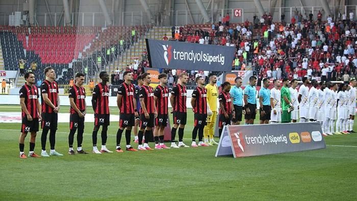 'Çok büyük bir hakem hatası' 4'üncü haftanın hakem raporu ortaya çıktı! Fenerbahçe-Beşiktaş derbisinde 19 cok buyuk bir hakem hatasi 4uncu haftanin hakem raporu ortaya cikti fenerbahce besiktas derbisinde 17 PJ8AfjCa