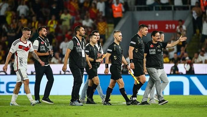 'Çok büyük bir hakem hatası' 4'üncü haftanın hakem raporu ortaya çıktı! Fenerbahçe-Beşiktaş derbisinde 21 cok buyuk bir hakem hatasi 4uncu haftanin hakem raporu ortaya cikti fenerbahce besiktas derbisinde 19 Xih2OAAT