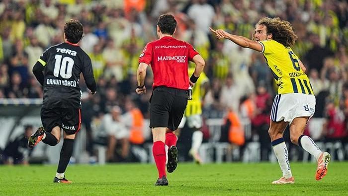 'Çok büyük bir hakem hatası' 4'üncü haftanın hakem raporu ortaya çıktı! Fenerbahçe-Beşiktaş derbisinde 6 cok buyuk bir hakem hatasi 4uncu haftanin hakem raporu ortaya cikti fenerbahce besiktas derbisinde 4 YES5PS9R
