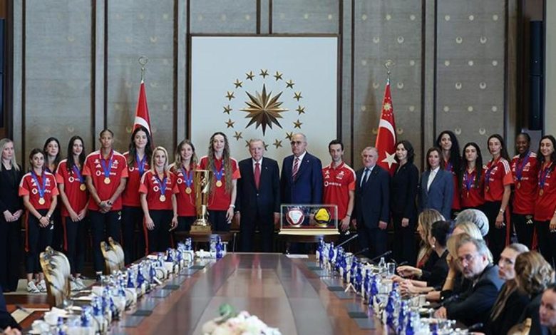 Cumhurbaşkanı Erdoğan, A Ulusal Bayan Voleybol Grubu'nu kabul etti 1 cumhurbaskani erdogan a ulusal bayan voleybol grubunu kabul etti np21kPjK