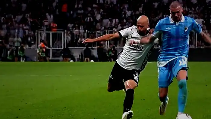 Derbide Halil Umut Meler'den skandal hata! Anthony Taylor imgelerle tahlil etti: Hakem düdüğü bekletmeliydi 9 derbide halil umut melerden skandal hata anthony taylor imgelerle tahlil etti hakem dudugu bekletmeliydi 77QUEEeL