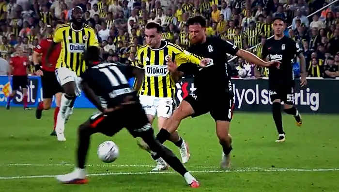 Derbide Halil Umut Meler'den skandal hata! Anthony Taylor imgelerle tahlil etti: Hakem düdüğü bekletmeliydi 7 derbide halil umut melerden skandal hata anthony taylor imgelerle tahlil etti hakem dudugu bekletmeliydi PrnQFSbS