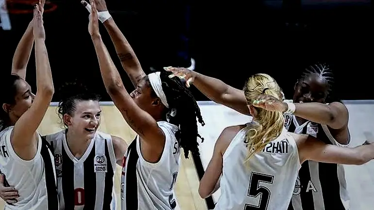 Derbide kazanan Beşiktaş | Fenerbahçe'nin 40 maçlık serisi sonra erdi | Beşiktaş BOA: 81 - Fenerbahçe Tarfin: 69 3 derbide kazanan besiktas fenerbahcenin 40 maclik serisi sonra erdi besiktas boa 81 ZUDaiqpi