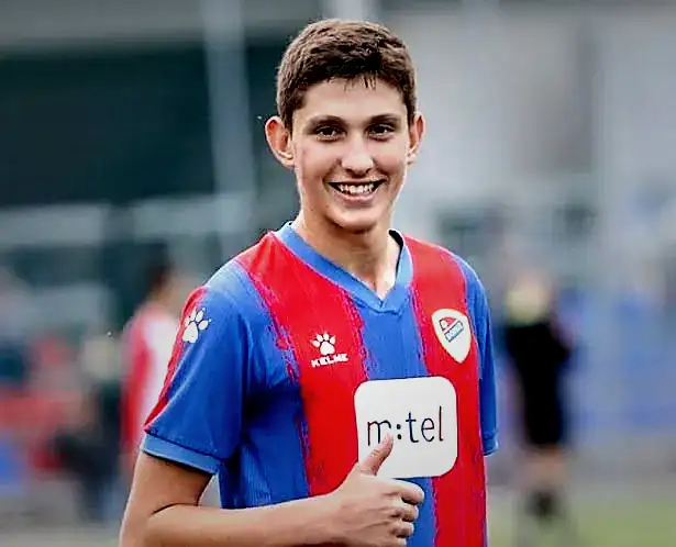 Dünya futbolunun en düzgün 60 genç yeteneği belirli oldu! Fenerbahçe ve Galatasaray'dan hangi isimler var? 9 dunya futbolunun en duzgun 60 genc yetenegi belirli oldu fenerbahce ve galatasaraydan hangi isimler 5mUw3R5V
