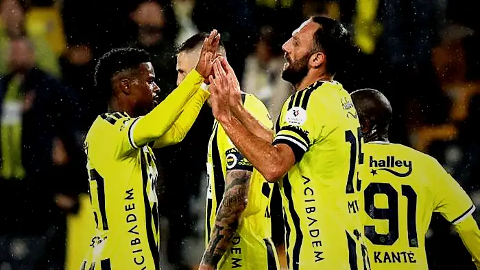 fenerbahce alanyaspor macinin cok konusulan durumuna trio noktayi koydu cok kotu bir hata 0