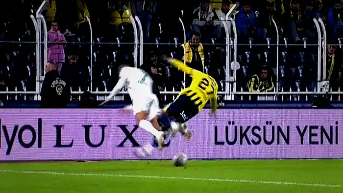 fenerbahce alanyaspor macinin cok konusulan durumuna trio noktayi koydu cok kotu bir hata 7 vwDHu81u