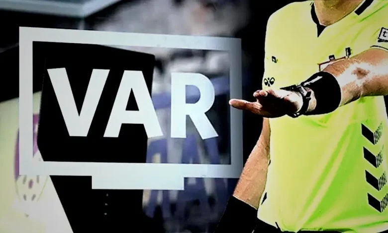 Fenerbahçe - Alanyaspor maçının VAR hakemine verdi veriştirdi: 'Kuralı bilmiyorsa...' 1 fenerbahce alanyaspor macinin var hakemine verdi veristirdi kurali bilmiyorsa LNYQqCyy