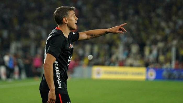 fenerbahce besiktas derbisi avrupa basininda mansetleri susledi vlahovici gordun mu juventus 1 5wfXNpDj