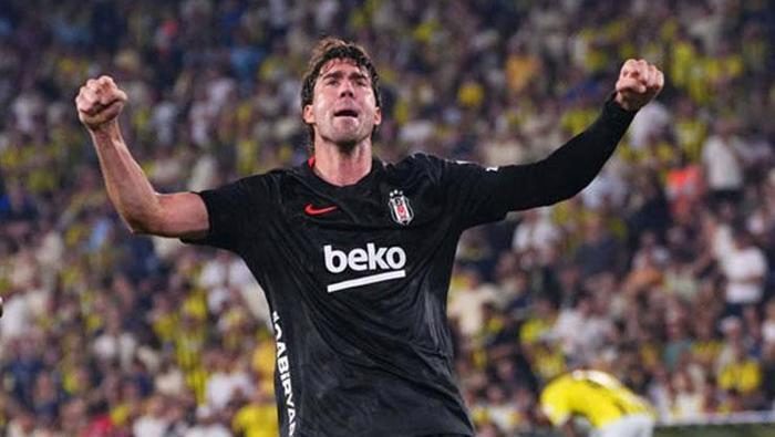 fenerbahce besiktas derbisi avrupa basininda mansetleri susledi vlahovici gordun mu juventus 8 zN2AMVOI