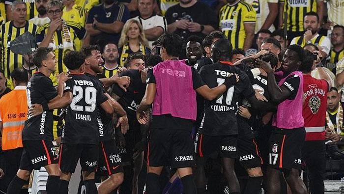 Fenerbahçe - Beşiktaş maçının hakem kararlarını Trio yorumladı: 'Tak tak kırmızı gösterecek!' | 'Bu konum penaltı' 3 fenerbahce besiktas macinin hakem kararlarini trio yorumladi tak tak kirmizi gosterecek bu fU6IUA2F