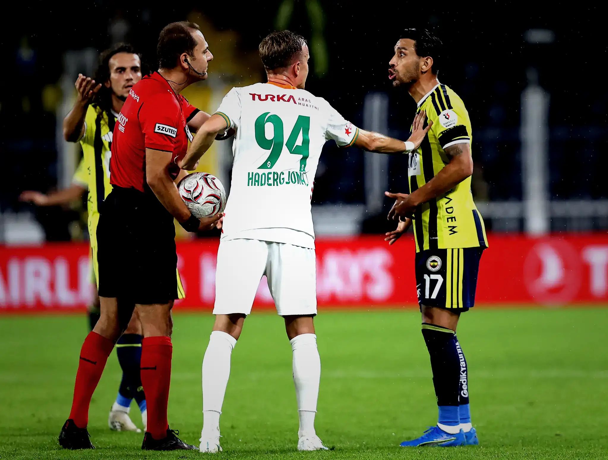 Fenerbahçe-Corendon Alanyaspor maçı sonrası flaş tenkit: Cengiz Ünder de onun kadar oynuyordu! 3 fenerbahce corendon alanyaspor maci sonrasi flas tenkit cengiz under de onun kadar oynuyordu 1