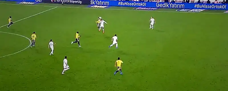 Fenerbahçe-Corendon Alanyaspor maçında üst üste 2 gol iptal edildi! İşte o durumlar 3 fenerbahce corendon alanyaspor macinda ust uste 2 gol iptal edildi iste o durumlar 1