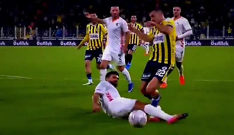 Fenerbahçe penaltı kazandı! İşte o an 2 fenerbahce penalti kazandi iste o an 0 Gw9OzOWv