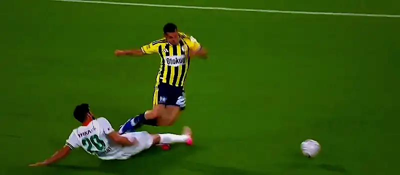 Fenerbahçe penaltı kazandı! İşte o an 3 fenerbahce penalti kazandi iste o an 1 d3ECBzjX