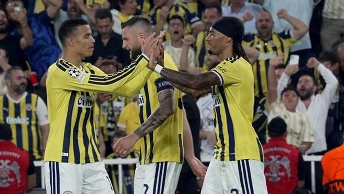 Fenerbahçe - Roma maçının akabinde dikkat çeken yorum: 'Gözünde büyütmüş' | 'Galibiyeti kaçırdı' 13 fenerbahce roma macinin akabinde dikkat ceken yorum gozunde buyutmus galibiyeti kacirdi 11
