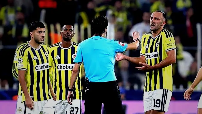 Fenerbahçe - Slavia Prag maçının hakemine reaksiyon: 'Yetersiz performans sergiledi' | 'Penaltı verilmeliydi' 5 fenerbahce slavia prag macinin hakemine reaksiyon yetersiz performans sergiledi penalti verilmeliydi 3