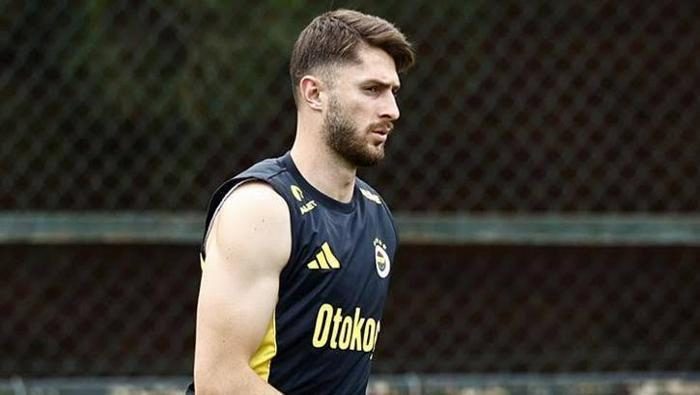 Fenerbahçe'de 10 numara belirsizliği! İsmail Kartal'ın güç kararı... 4 fenerbahcede 10 numara belirsizligi ismail kartalin guc karari 2 rW1PyVKR