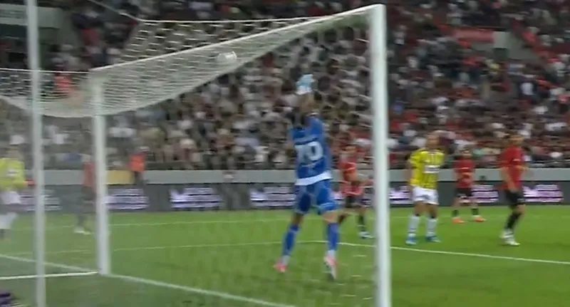 Fenerbahçe'de Anderson Talisca 2 sefer direğe takıldı! 7 fenerbahcede anderson talisca 2 sefer direge takildi 5 j8K3HlXB