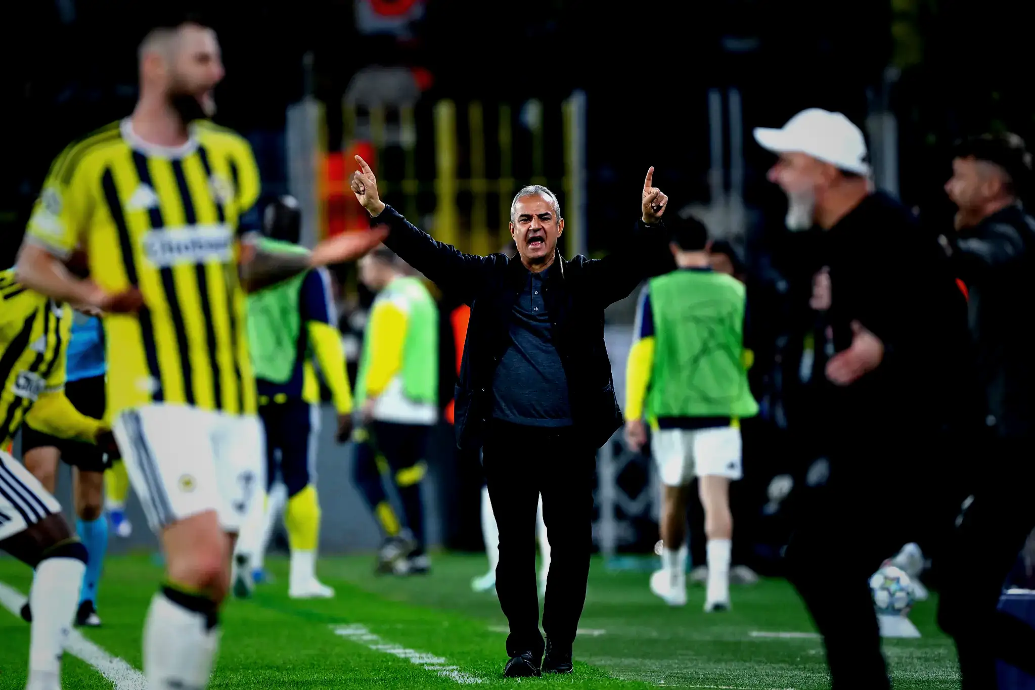 Fenerbahçe'de Aziz Yıldırım kararını verdi! Derbi kaybedilirse o gelecek 10 fenerbahcede aziz yildirim kararini verdi derbi kaybedilirse o gelecek 8 OmT8BErE