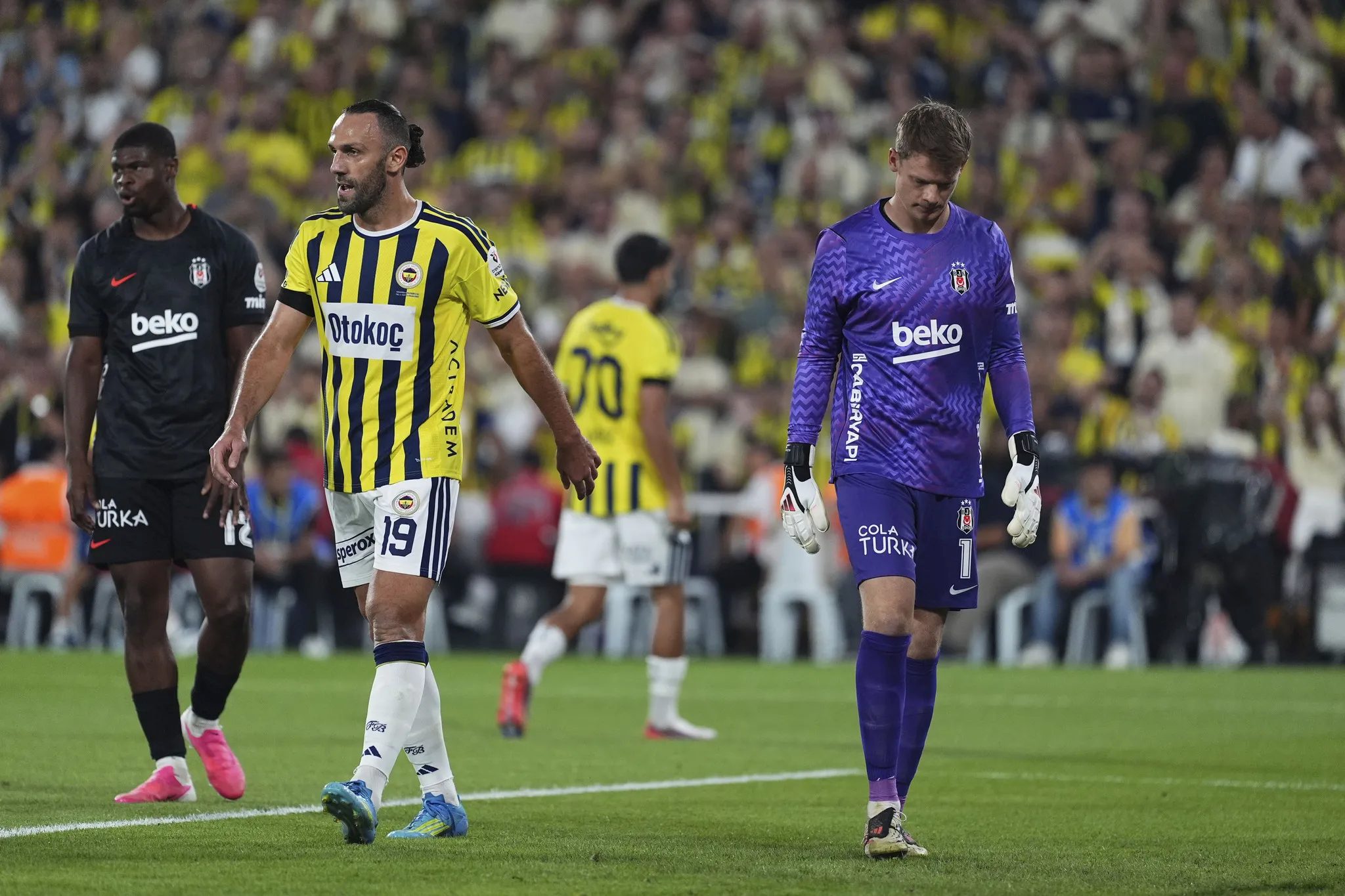 Fenerbahçe'de büyük şok! Ulusal kadroda sakatlandı ve... 9 fenerbahcede buyuk sok ulusal kadroda sakatlandi ve 7 rSMFrGmN